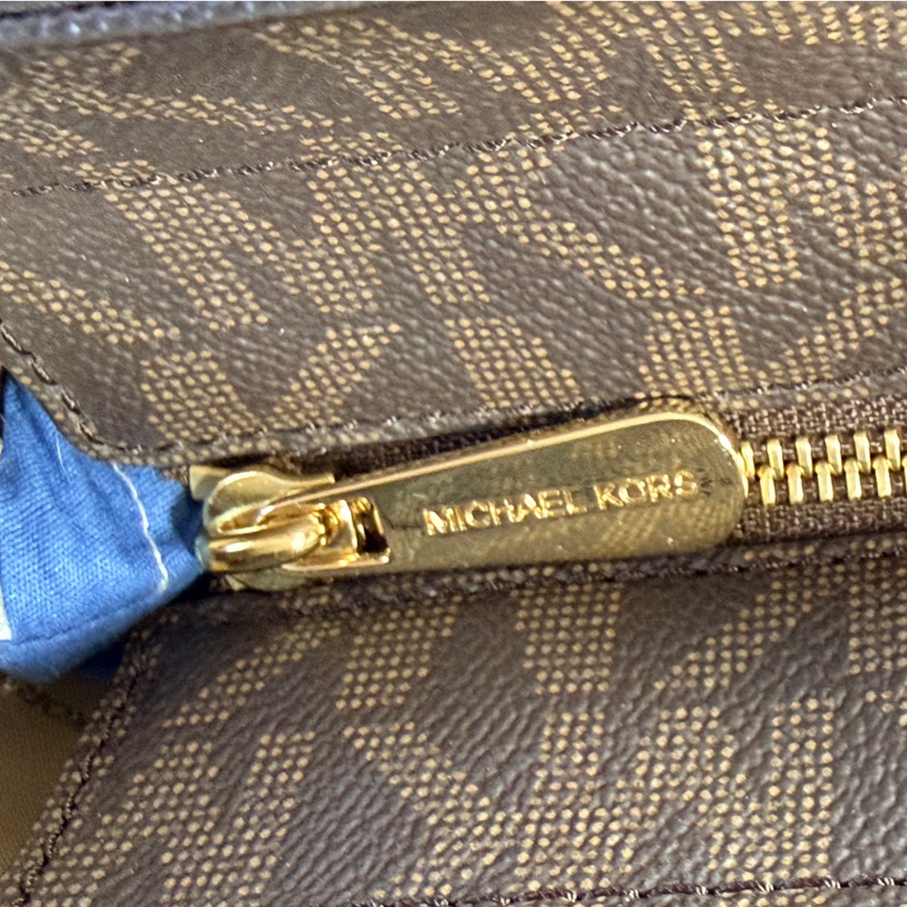 Michael Kors Signature Hayley Large North/South Top Zip Tote - Picture 11 of 14